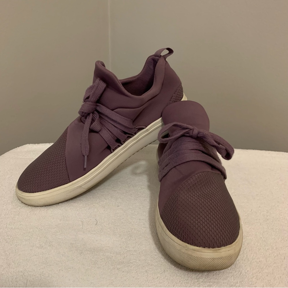 Steve Madden Lancer Sneakers Size 10M Lavender